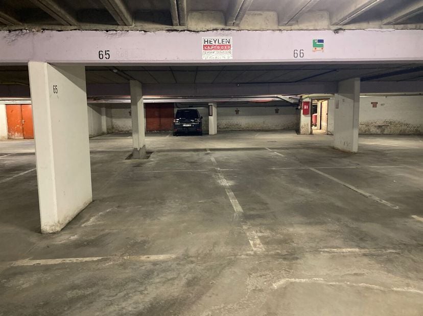 Parkeerplaats vlakbij de Meir, Centraal Station en gelegen in de Diamantwijk<br />
Locatie: In de Appelmansstraat, een zijstraat van de Keyserlei en g
