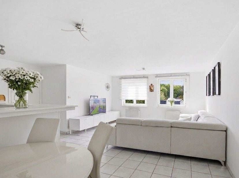 Uitstekend gelegen, betaalbaar en lichtrijk appartement te Lummen.<br />
<br />
Dit gezellige appartement op de eerste verdieping beschikt over twee v