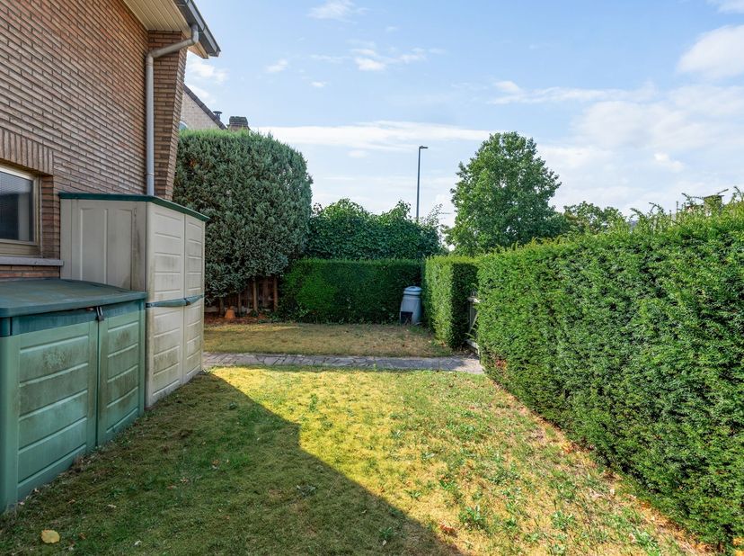 Unieke woonst met garage uiterst rustig gelegen<br />
Ligging: rustige wijk nabij Kopstraat, park Vordenstein op wandelafstand, invalsweg naar Brassc