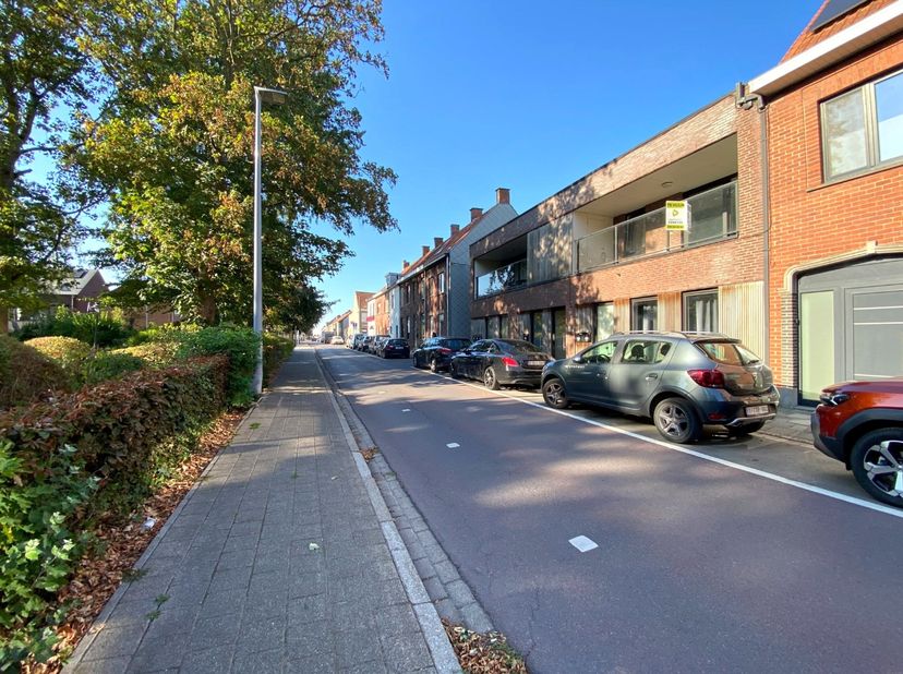 Maak uw bezoek aan ons nog eenvoudiger! Vul alstublieft vooraf de huurdersfiche in en stuur deze naar delphine@vastgoeddemeyer.be. Wij nemen daarna co