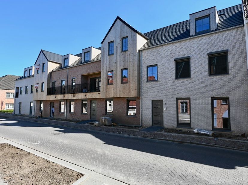 Leuk appartement op de eerste verdieping met 1 slaapkamers !&amp;nbsp;<br />
<br />
<br />
Indeling : Inkomhal ,&amp;nbsp; apart toilet , slaapkamer met aansl
