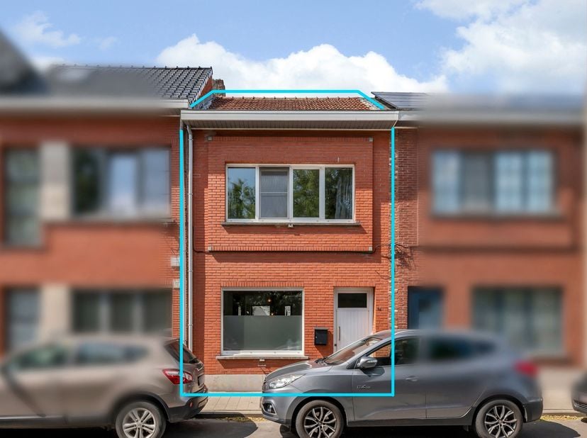Huurprijs: 1.100 EUR per maand<br />
Kosten plaatsbeschrijving zijn 50/50 te delen door huurder en verhuurder<br />
Huurwaarborg = 3 maanden huur<br /