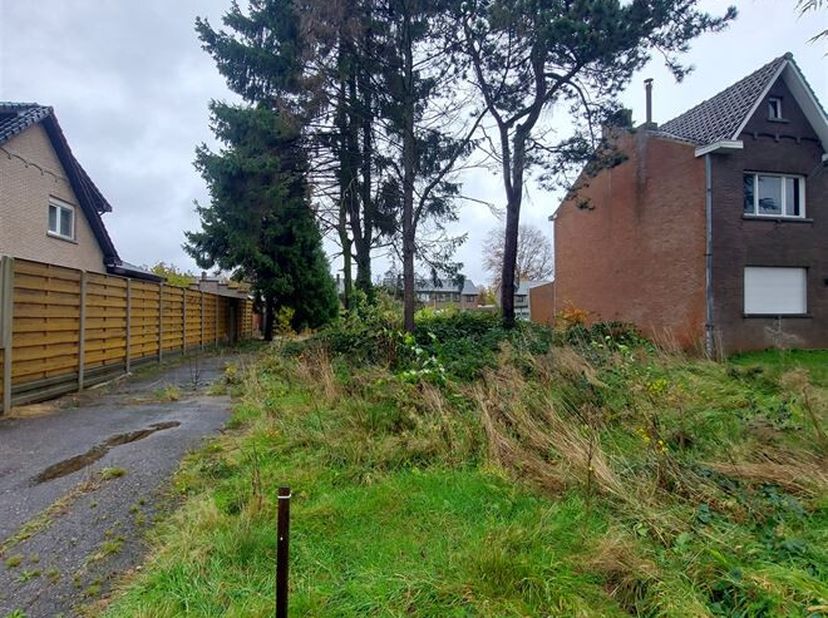 Bouwgrond van circa 7are<br />
De grond is gelegen te Tessenderlo. Tessenderlo is een gemeente in België, gelegen in de provincie Limburg. Het is een