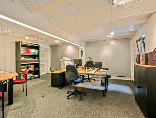                                         Bureaux à louer à Antwerpen, € 600
