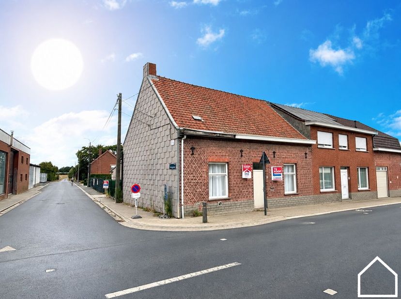 Toffe HOB gelegen in het rustige Passendale biedt tal van mogelijkheden.<br />
<br />
Indeling;<br />
<br />
Inkom (6,6m²) - slaapkamer 1 (13,2m²) - l