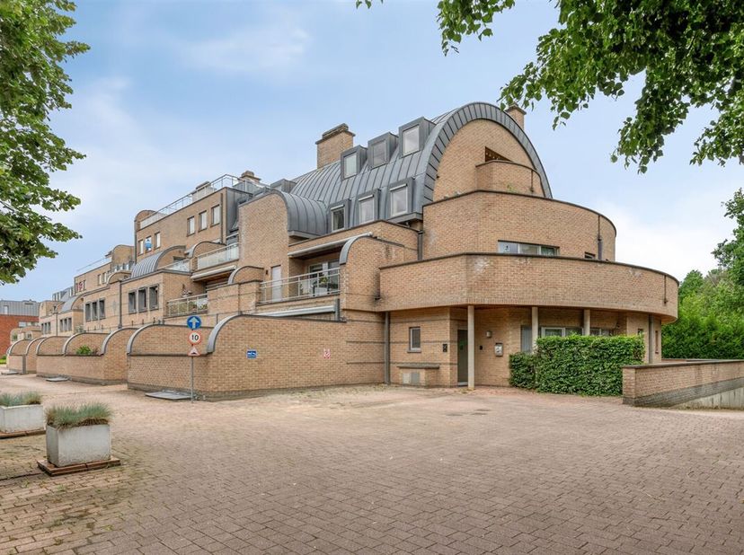 A VENDRE : Appartement de 3 chambres à coucher au centre de Zolder, prêt à être emménagé !<br />
Cet appartement spacieux et rénové est situé dans un