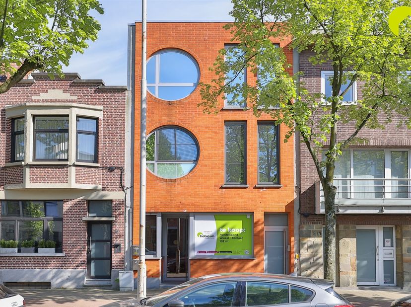 IN OPTIE !<br />
<br />
Gunstig gelegen in Wilrijk, tussen de wijken Kiel, Den Brandt en Tentoonstelling,  bieden we dit polyvalente handelsgelijkvl