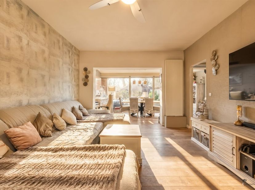 Vous êtes à la recherche d'une maison spacieuse avec beaucoup de potentiel dans un emplacement de choix au centre de Brasschaat ? Dans ce cas, cette p