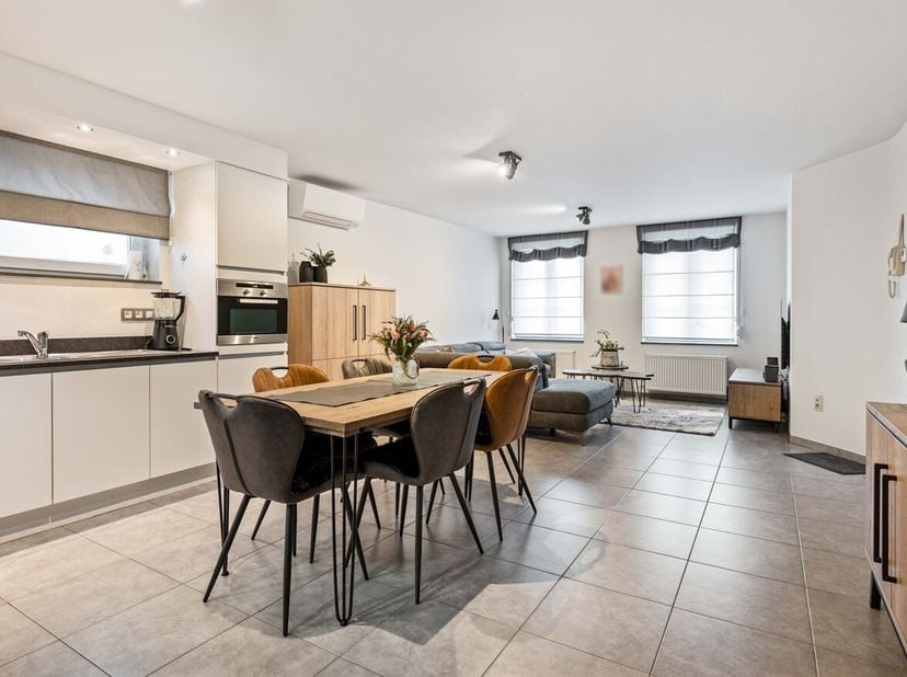 Openhuizendag op zaterdag 13 juni 2026 van 15u30 - 16u30<br />
Instapklaar gelijkvloers appartement met 3 slaapkamers en terras in Morkhoven<br />
 He