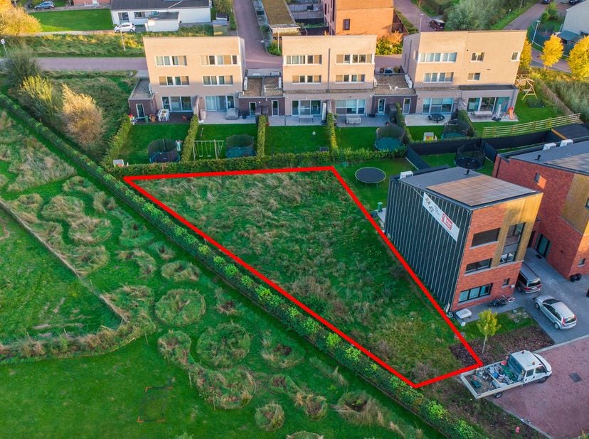 In de verkaveling Varenvelden-Zuid wordt het laatste perceel voor een half-openbebouwing te koop aangeboden.<br />
Dit zuidwest georiënteerd perceel h