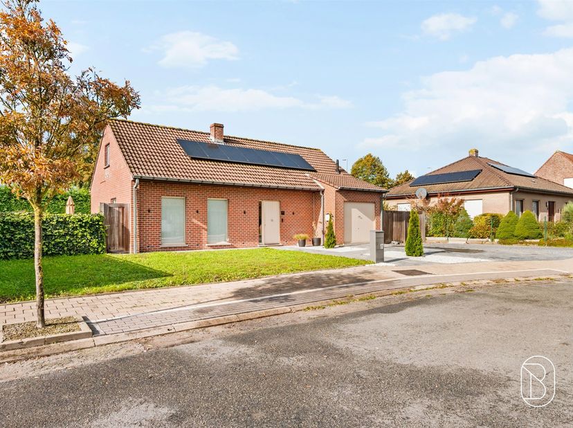 Huis te koop in Valkenhof 17,
                    8760 Meulebeke