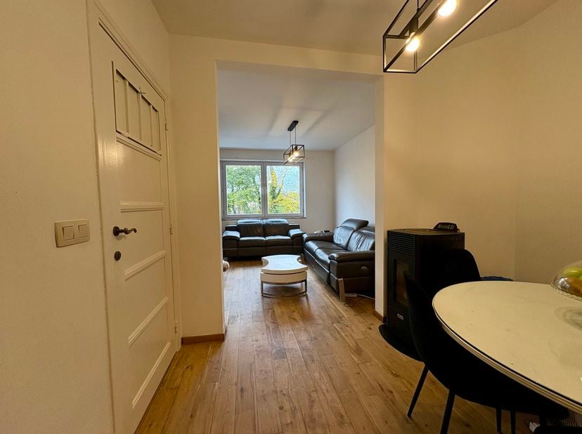 L'agence SKYIMMO est ravie de vous présenter cette magnifique maison, offrant une surface habitable de 120m² située Rue de Robermont 34 à Grivegnée, s