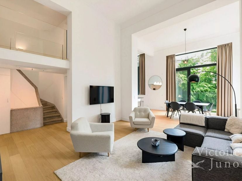 Uitgelegd door Maia Zinchenko : maia.zinchenko@victoire.be<br />
Victoire Junot biedt u exclusief aan :<br />
Uitzonderlijke moderne penthouse duplex,