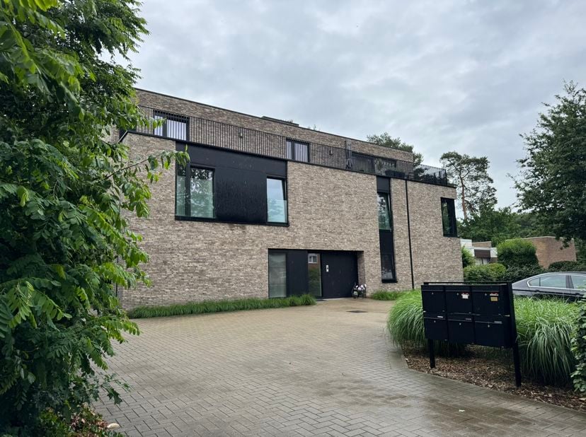 Te Huur: Modern Nieuwbouwappartement met Tuin en Carport nabij centrum Zutendaal<br />
<br />
Op zoek naar een comfortabel en energiezuinig appartemen
