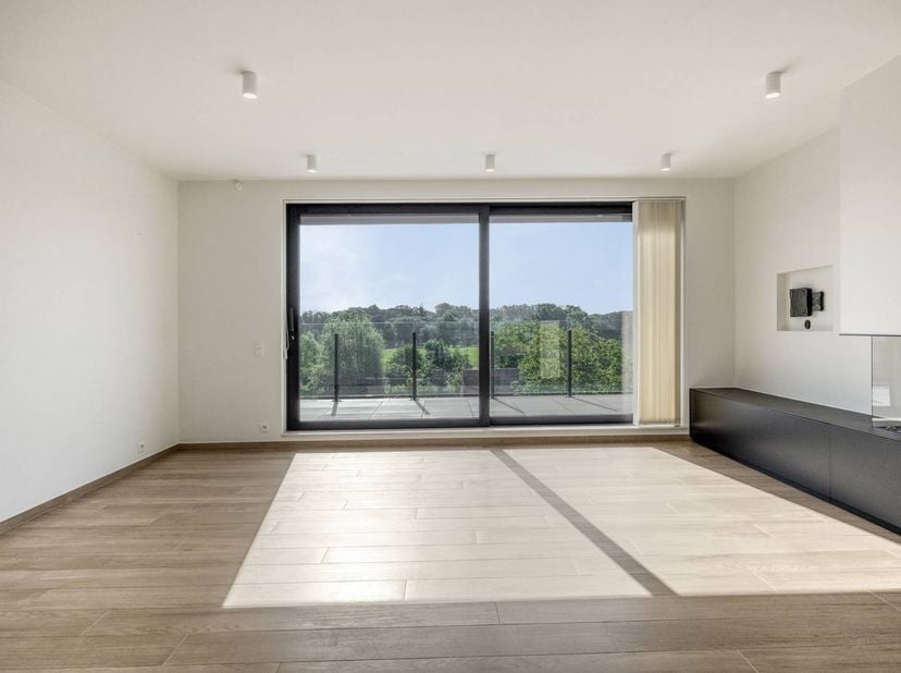 Ce bâtiment exclusif est un véritable havre de paix, stratégiquement situé à proximité du cœur animé d'Aalter. <br />
<br />
Vous serez accueillis dan
