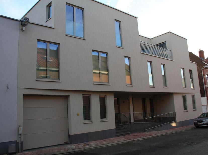 Appartement récent au deuxième et dernier étage avec tout le confort a centre Meise. - Appartement  de 85 m2 avec une chambre a coucher. Cuisine bien