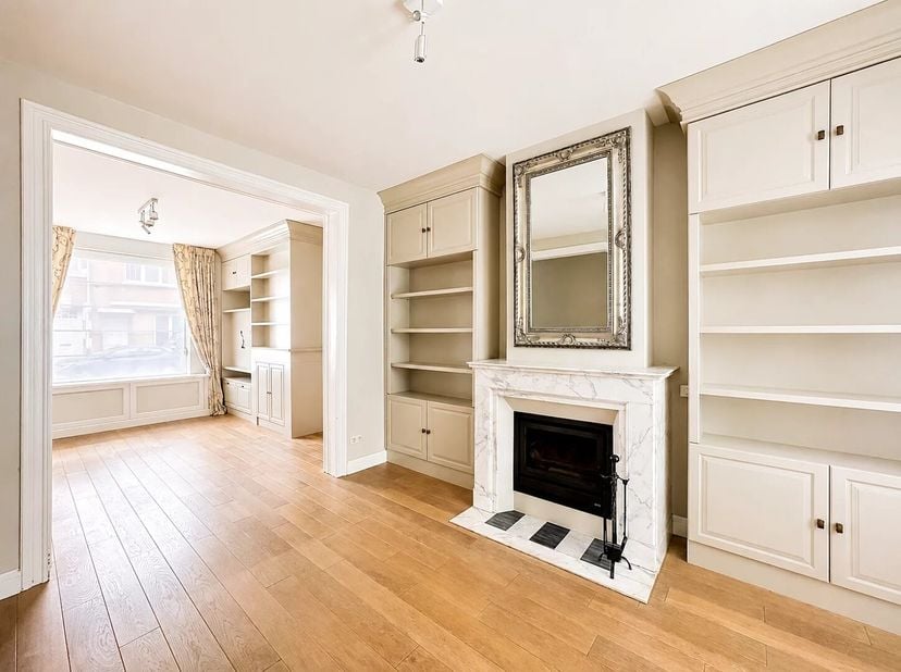 Gepresenteerd door Yanis Morsa : 0487 71 46 10 / yanis.morsa@victoire.be<br />
Victoire Junot biedt u dit prachtige huis met 4 slaapkamers van ±170 m²