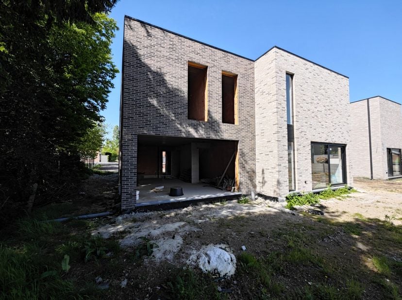 Woonproject "ROEXEINDE", Oudsbergen: nog 1 nieuwbouwwoning te koop!<br />
<br />
WONING 3: halfopen bebouwing (RECHTS)<br />
<br />
Indeling gelijkvlo