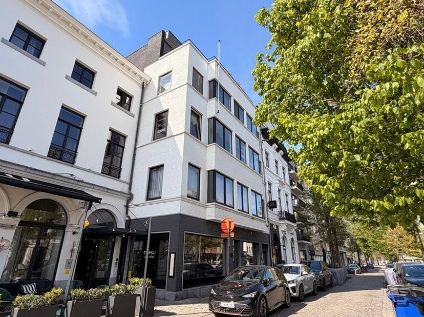 À la recherche d'un bureau à louer près du MAS à Anvers, dans un emplacement de premier choix absolu ? Ce bureau prêt à l'emploi de 212 m² est situé a