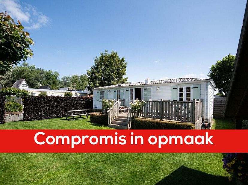 Perfect onderhouden caravan/chalet op dubbel perceel in het vakantiedomein Dunepark op 800m van de zee. Domein met openlucht zwembad, sportvelden, spe