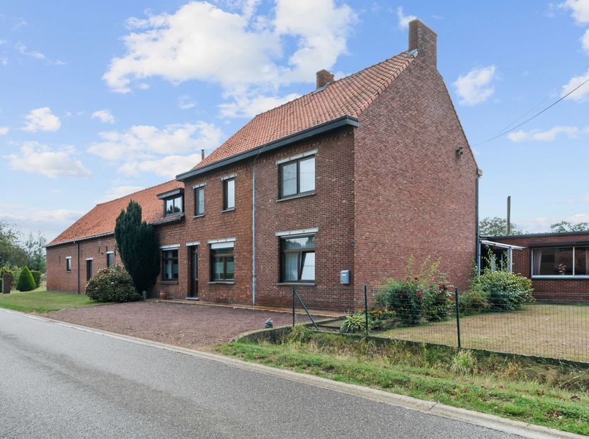 Huis te koop in Larenstraat 4-6,
                    3560 Lummen