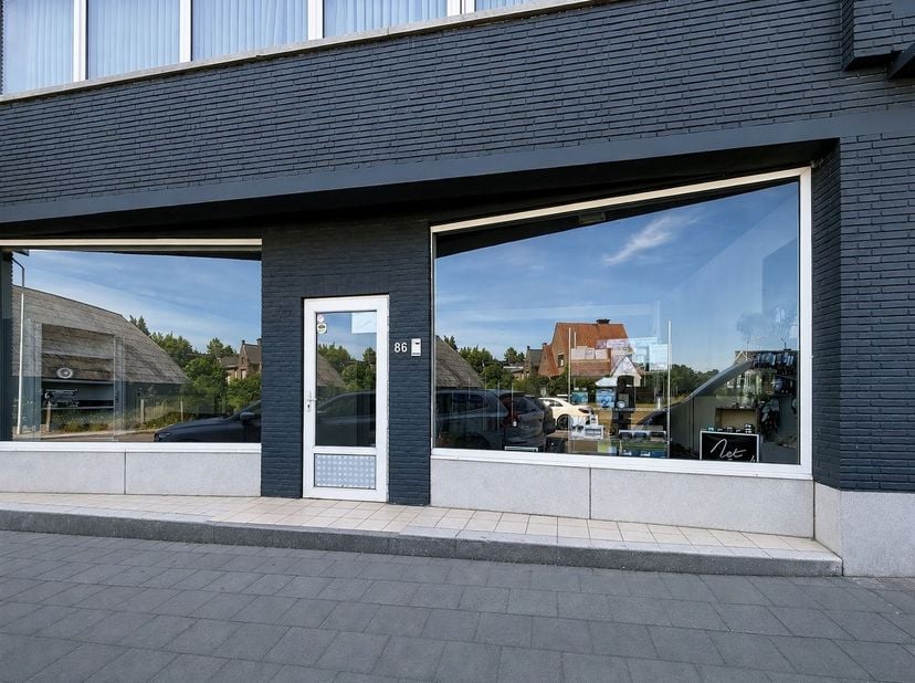 Bedrijfsvastgoed te huur in Avenue Royale 86 bus B,
                    7700 Moeskroen