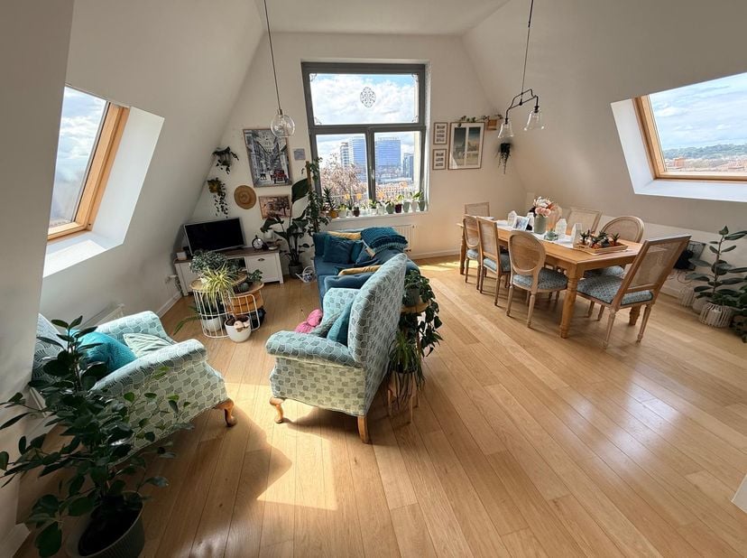 Lumineux appartement de caractère dans une ancienne école<br />
<br />
Découvrez ce superbe appartement de 99 m² plein de charme, situé au 4ème étage