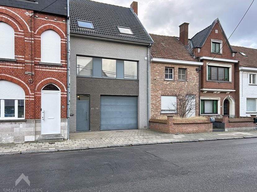 Energiezuinige woning op wandelafstand van winkels, scholen, openbaar vervoer en het centrum. Het pand bestaat uit twee afzonderlijke entiteiten: Woni