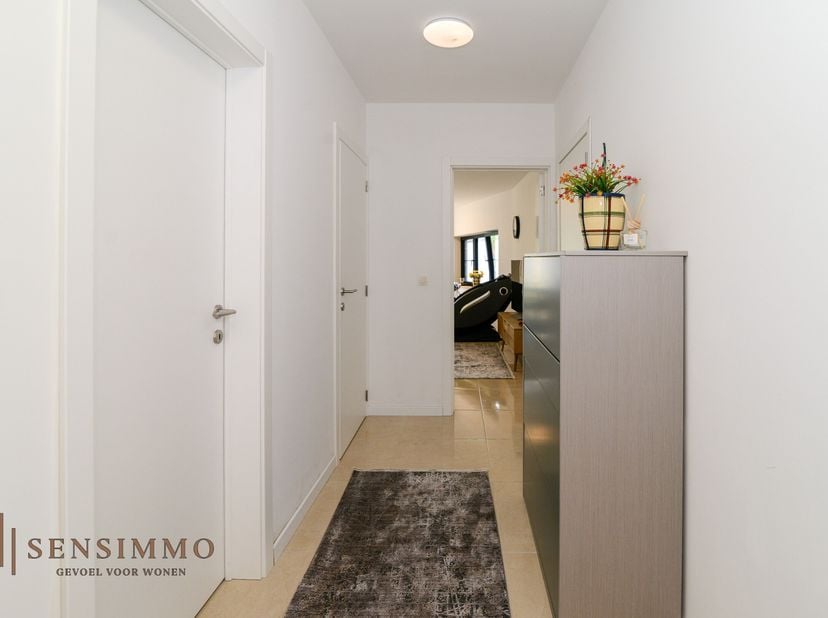 Aan de Steenweg 127 in Lanaken bevindt zich dit nieuwbouw, bestaande uit twee ruime appartementen die comfort, ruimte en hedendaags woonplezier perfec
