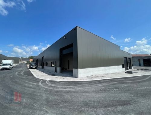                                         Bâtiment d’entreprise à louer à Tielt, € 811
