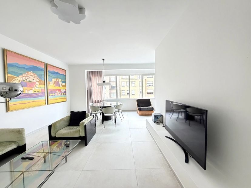 Gepresenteerd door Debora Peruch Tel : 0476/71.28.17 ou debora.peruch@victoire.be<br />
Victoire Junot stelt u graag dit elegante appartement met 2 sl