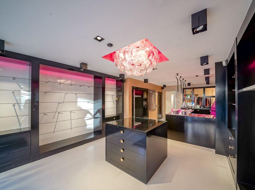Bien professionnel à vendre
                    à 8460 Oudenburg
