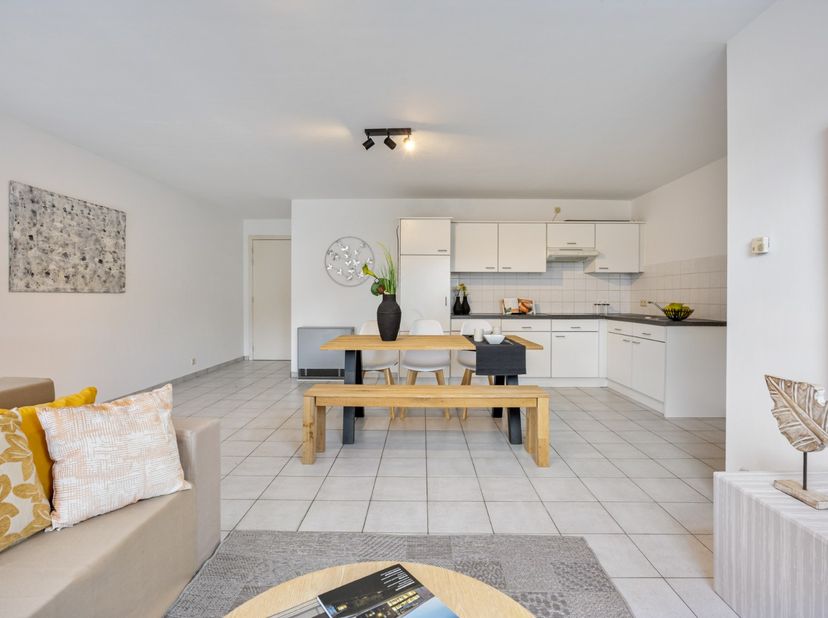 Perfect gelegen BETAALBAAR appartement te Lummen.<br />
<br />
Dit gezellig appartement bestaat uit twee slaapkamers, een ingerichte keuken en badkame