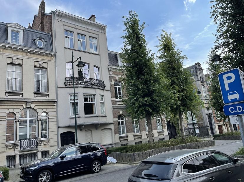 WOLUWE SAINT-PIERRE, bij Montgomery Square. APPARTEMENT (1 slaapkamer/1 badkamer) van 75 m². Gelegen op de 1e verdieping, bestaat het uit een hal met
