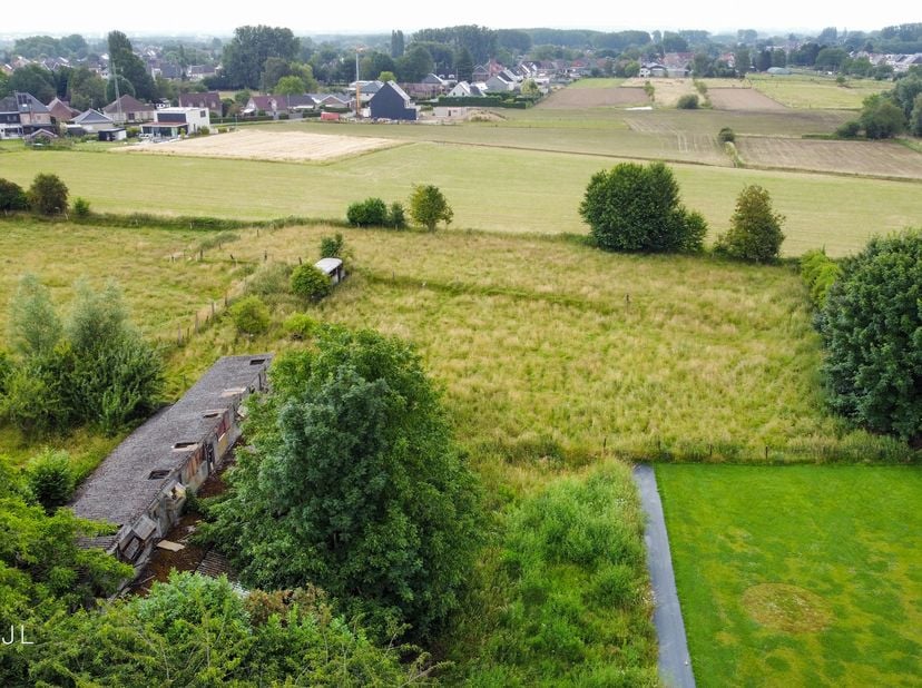 Terrain à vendre
                    à 9420 Mere