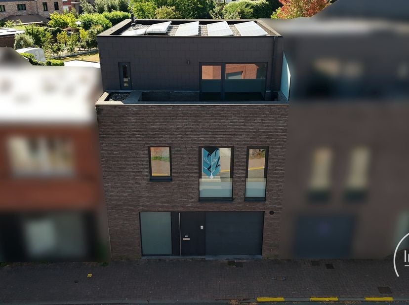 In het centrum van Herent, op een uitstekende locatie nabij winkels, scholen, openbaar vervoer en op slechts 2 minuten van de oprit van de E314, bevin