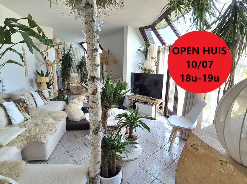 OPEN HUIS VRIJDAG 10/07 van 18u tot 19u.<br />
Centraal gelegen dakappartement op het 2de verdiep te Roeselare, dichtbij het centrum en supermarkten,