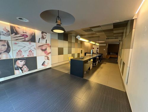                                         Handelsgelijkvloers te huur in Beveren-Waas, € 850
