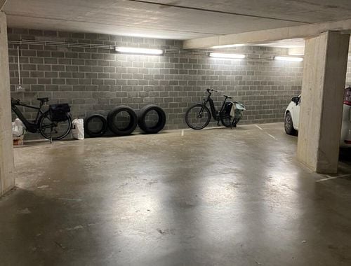                                         Garage te huur in Antwerpen, € 125

