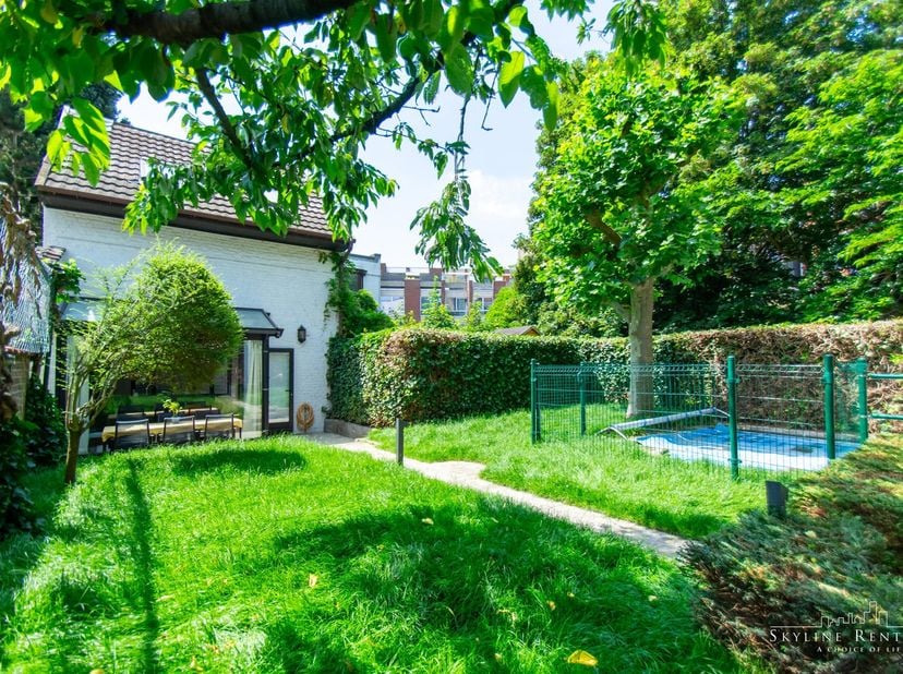 Boondael 574 - CONTRAT D'UN AN MIN. - Situé chaussée de Boondael à Ixelles, ce charmant duplex bénéficie d’un emplacement recherché, à proximité imméd