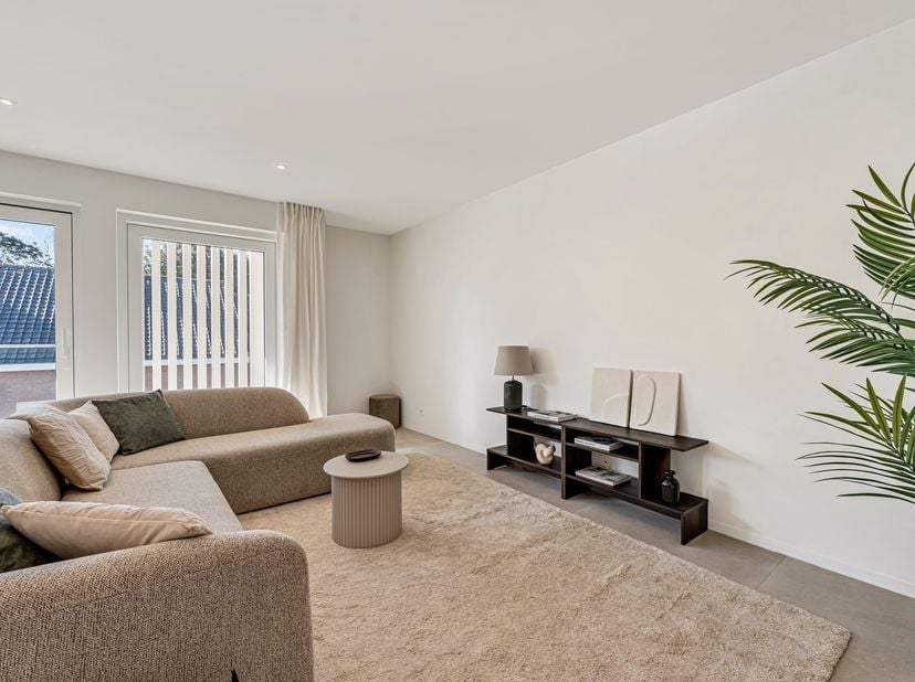 Nieuwbouwappartement te huur in centrum Poperinge!<br />
Het appartement bevindt zich op het tweede verdiep die bereikbaar is via de trap of lift. We