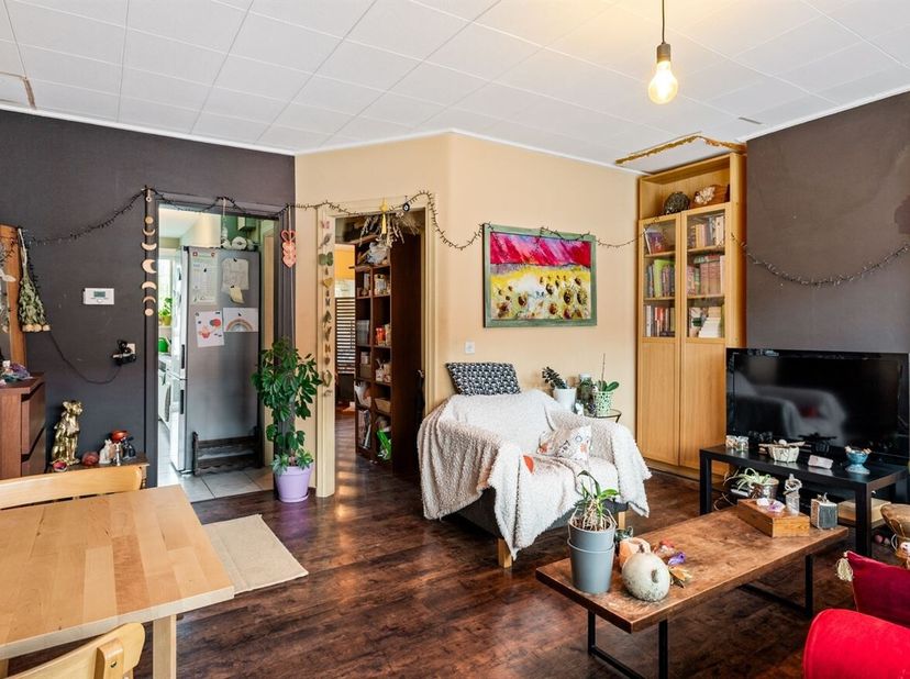 Appartement met 2 slaapkamers te koop te Ekeren Donk.<br />
Ligging: Rustig, doch nabij de Prinshoeveweg, vlakbij scholen, centrum Ekeren en nabij div
