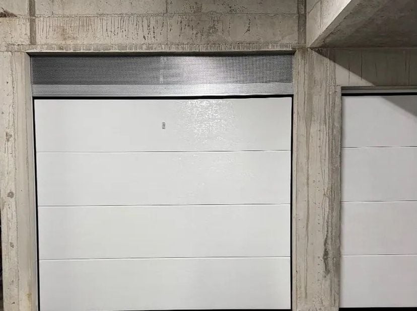 Deze garage nr. 12 is gelegen in de Stationsstraat te Koekelare, op een boogscheut van de markt. <br />
<br />
Dit alles vervat in een stijlvol, funct