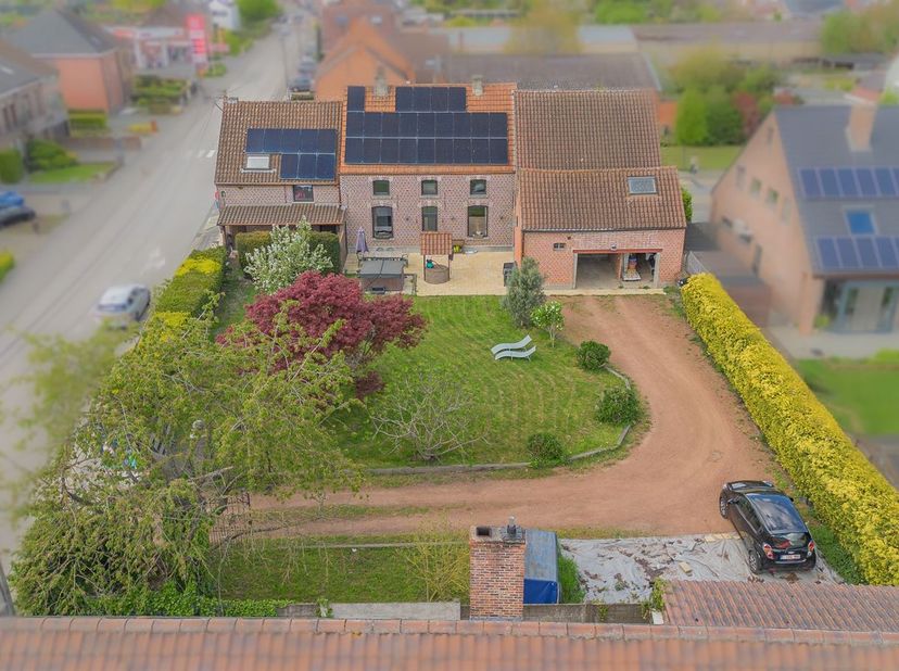 Op onze website www.vmv-vastgoed.be vindt u de videotour terug. Nabij het centrum van Londerzeel vinden we deze polyvalente woning welke kan gebruikt
