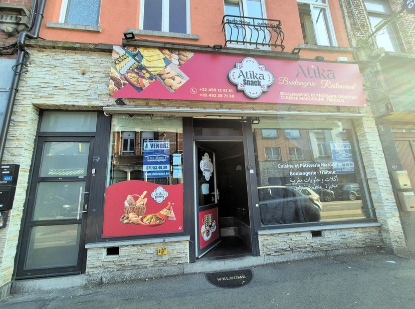 À VENDRE  Surface commerciale !<br />
Située sur la Chaussée de Fleurus, 42 à 6060 Gilly cette surface commerciale, actuellement aménagée en sandwiche