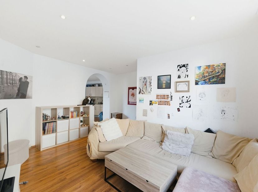 NAMUR, op een steenworp afstand van de Maas en alle voorzieningen, APPARTEMENT (2 slaapkamers + 1 badkamer). Dit appartement bevindt zich op de begane