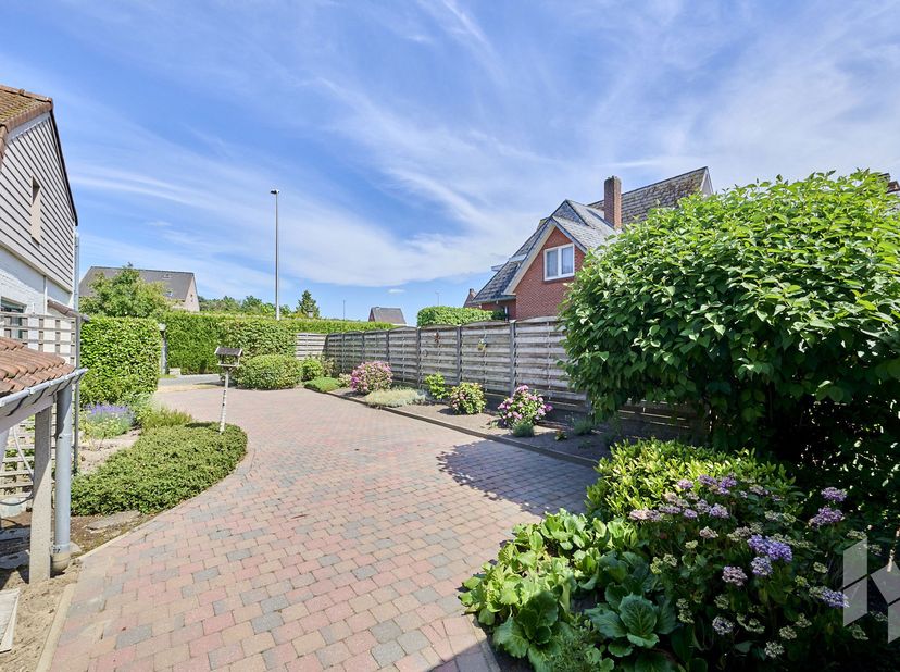 Op zoek naar een woning met charme, ruimte en eindeloze mogelijkheden op toplocatie? Dan zal deze karaktervolle woning uit het begin van de 20e eeuw u
