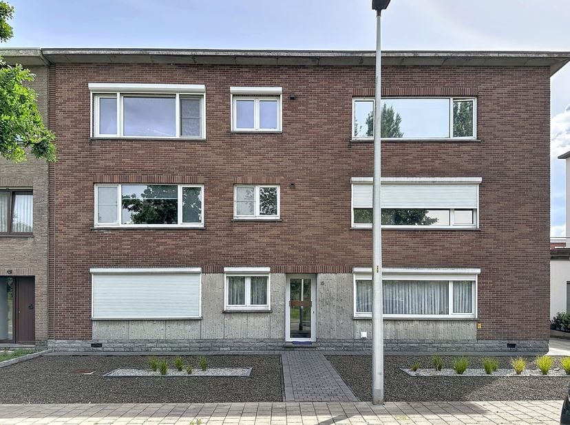 Op zoek naar een appartement dat u onmiddellijk kunt betrekken én waar u met enkele opfriswerken uw eigen droomwoning van kunt maken? Dan is dit appar