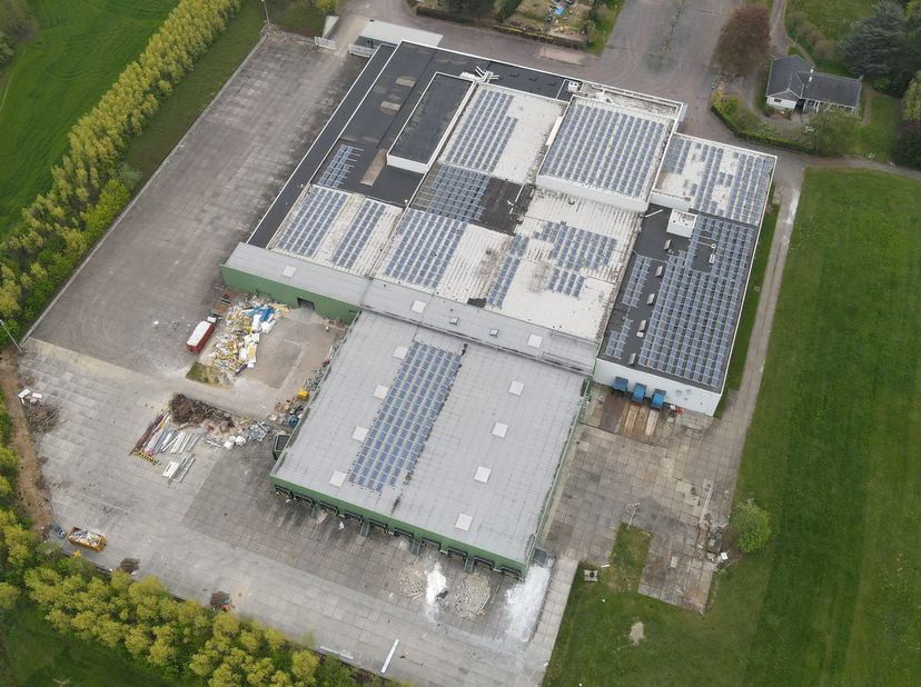 Op zoek naar een ruime en makkelijk toegankelijke opslagplaats? Deze unit is gelegen in een verzorgd en beveiligd complex, ideaal voor zowel professio