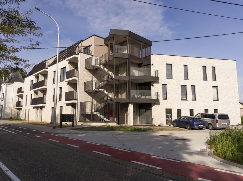 Project Louah is een modern nieuwbouwproject met 19 appartementen verdeeld over 3 verdiepingen. Er zijn appartementen met 1, 2 of 3 slaapkamers. Allem